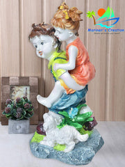 Polyresin Couple Showpiece