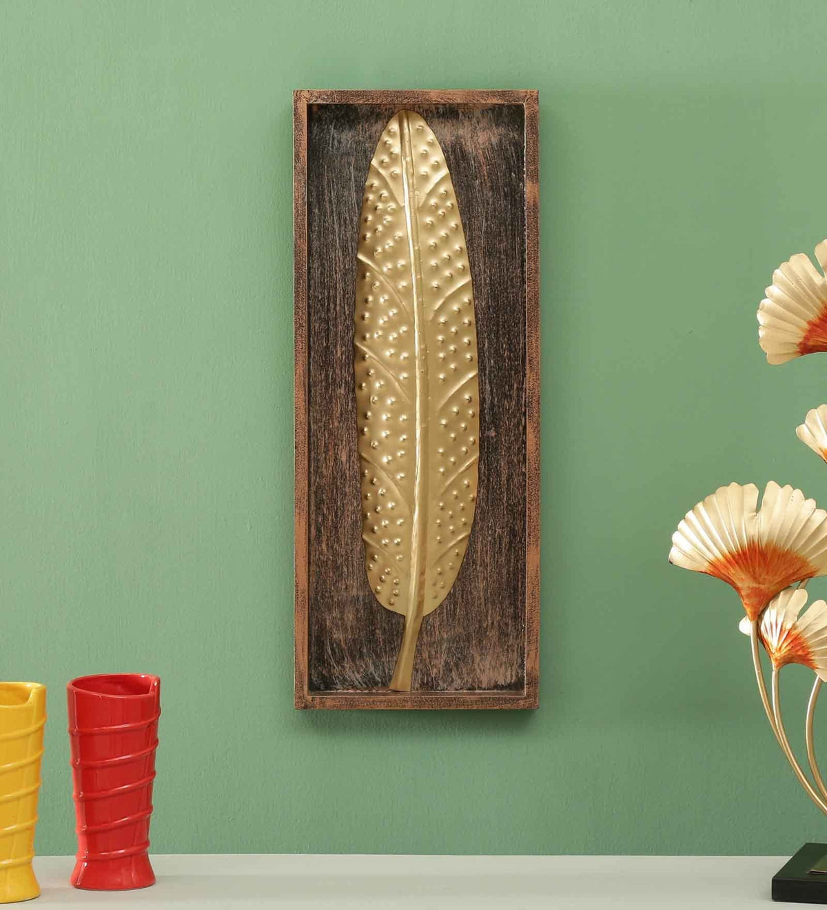 Hale Leaf Frame Metal Decorative Showpiece for Wall Décor