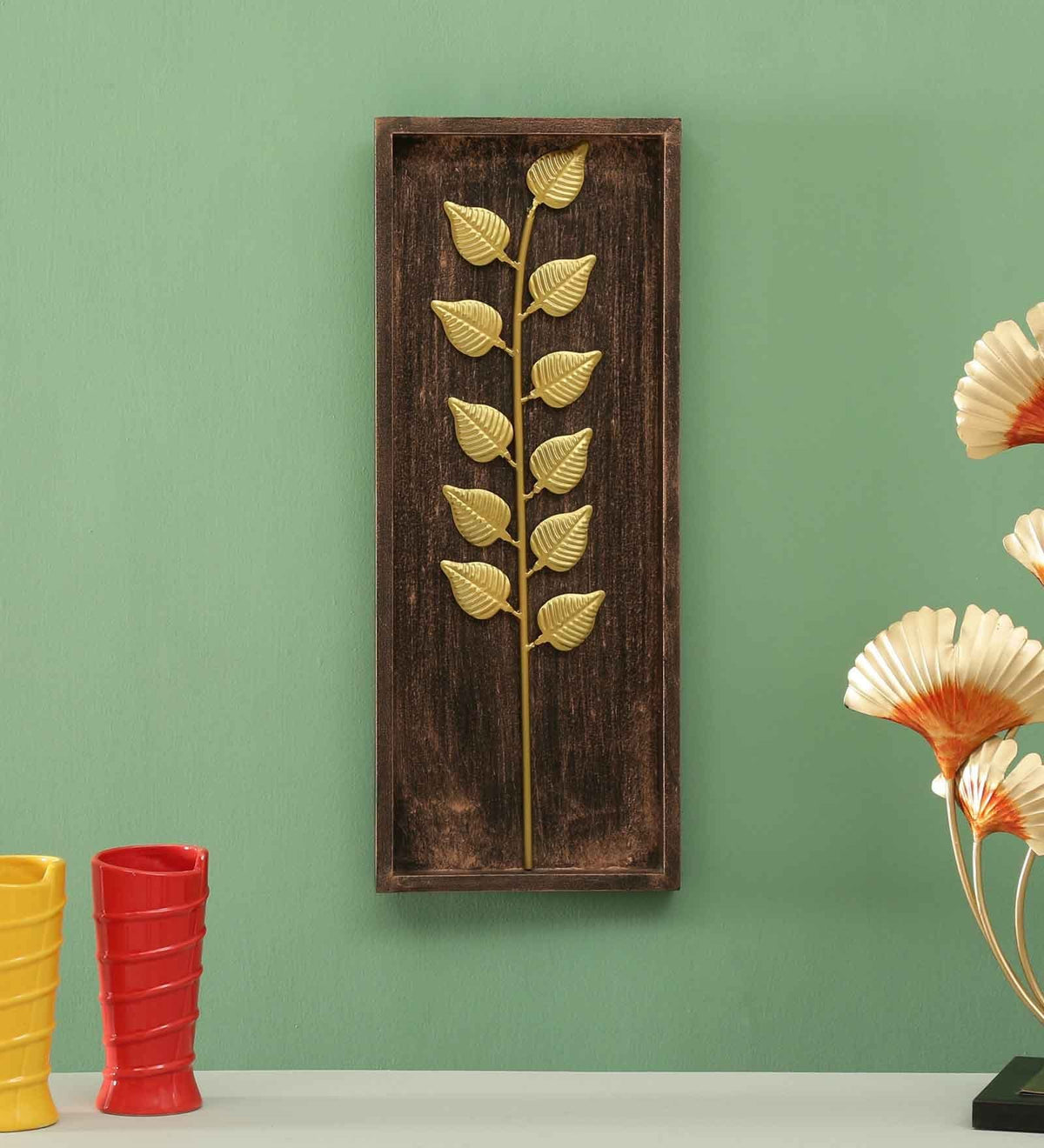 Iron TITAN LEAF FRAME Decorative Showpiece for Wall Décor