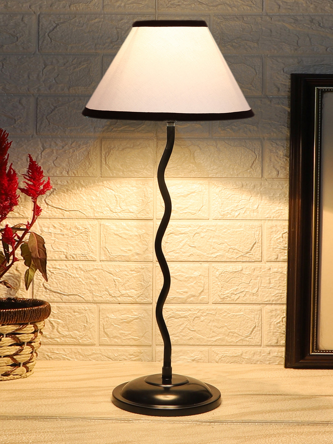 White & Black Cotton Zig Zag Table Lamp with Iron Base (AE07)